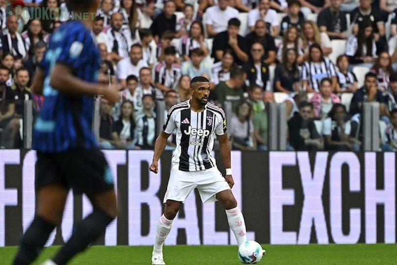 Bremer-tampil-garang-bak-benteng-kokoh,-menghadirkan-aksi-impresif-yang-menjaga-pertahanan-Juventus-tetap-solid-saat-berhadapan-dengan-Inter-Milan-di-lanjutan-Liga-Italia-musim-2025-2026.