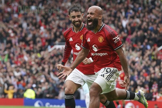 Bryan-Mbuemo-merayakan-gol-pada-laga-MU-vs-Burnley-pada-pekan-ke-3-Premier-League-2025-2026
