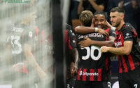 Christopher Nkunku, striker AC Milan, merayakan golnya dengan rekan-rekannya saat menghadapi Lecce dalam ajang Coppa Italia pada 24 September 2025.