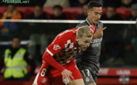 Donny van de Beek (kiri) berduel merebut si kulit bundar melawan Lucas Vazquez dalam laga La Liga antara Girona dan Real Madrid yang berlangsung pada Minggu, 8-12-2024 dini hari WIB.