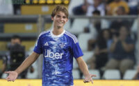 Gelandang Como, Nico Paz setelah mencetak gol ke gawang Lazio di pekan pertama Serie A 2025-2026
