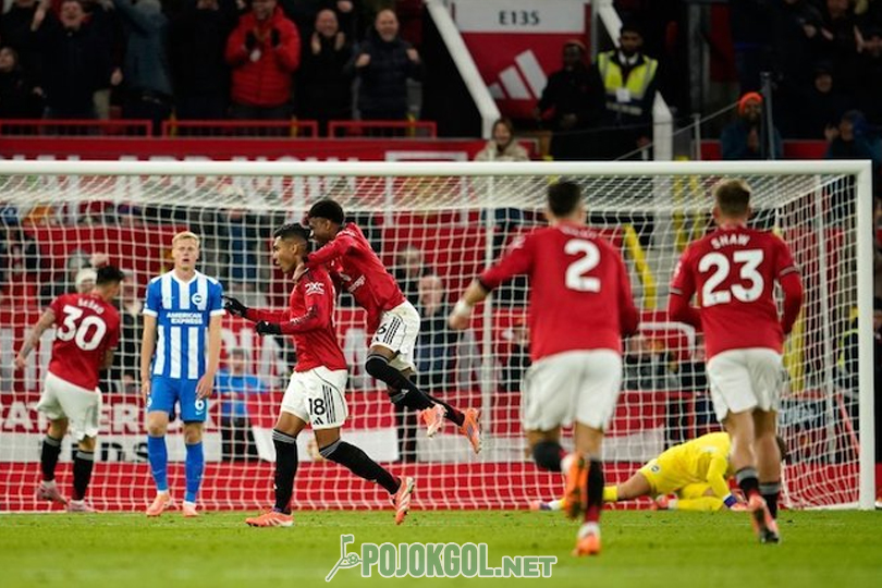 Begini nih gaya Casemiro merayakan gol saat Manchester United menghadapi Brighton di Premier League, Sabtu (25/10/2025).