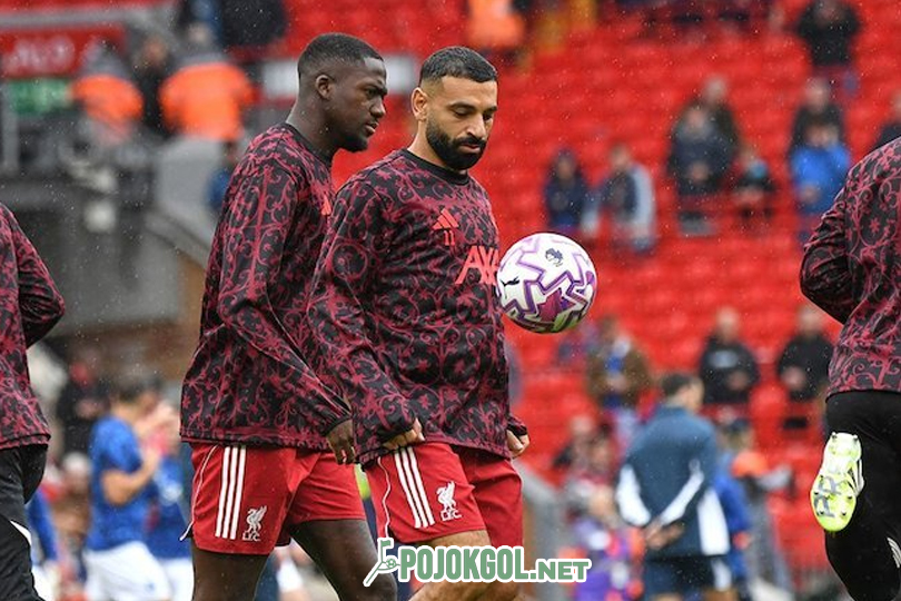 Bintang Liverpool, Mohamed Salah, lagi siap-siap nih sebelum tanding lawan Everton di Anfield pada 20 September 2025.
