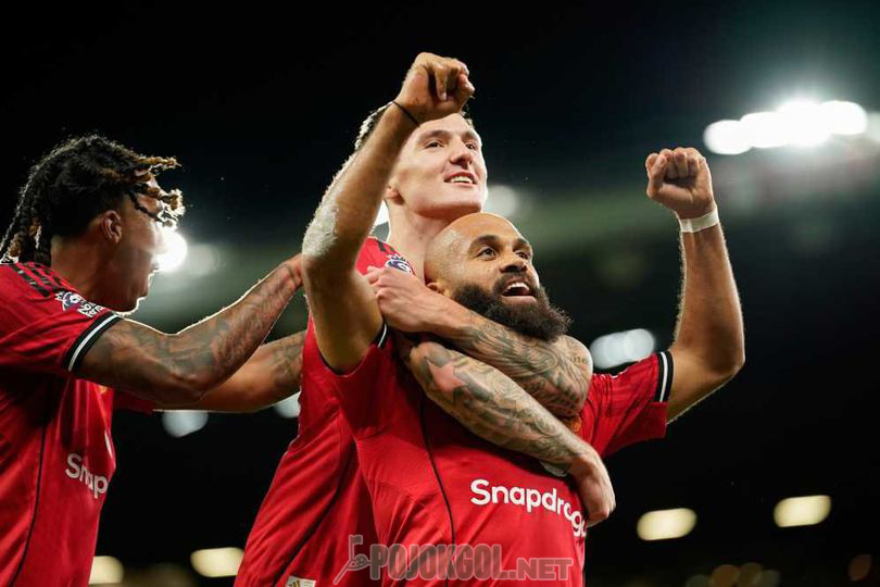 Bryan Mbeumo (yang di depan), pemain Manchester United, lagi selebrasi gol bareng teman satu timnya pas laga Premier League lawan Brighton, Sabtu, 25 Oktober 2025.