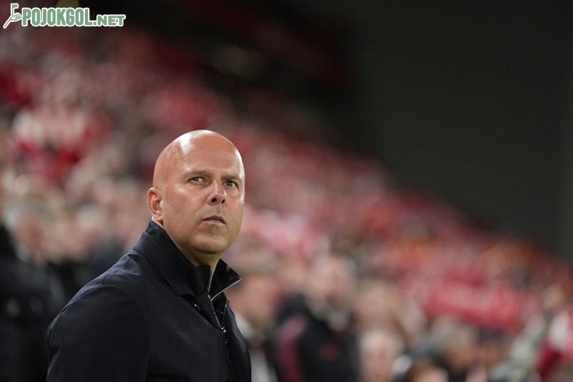 Juru taktik Liverpool adalah Arne Slot. ATAU Arne Slot, manajer klub Liverpool.