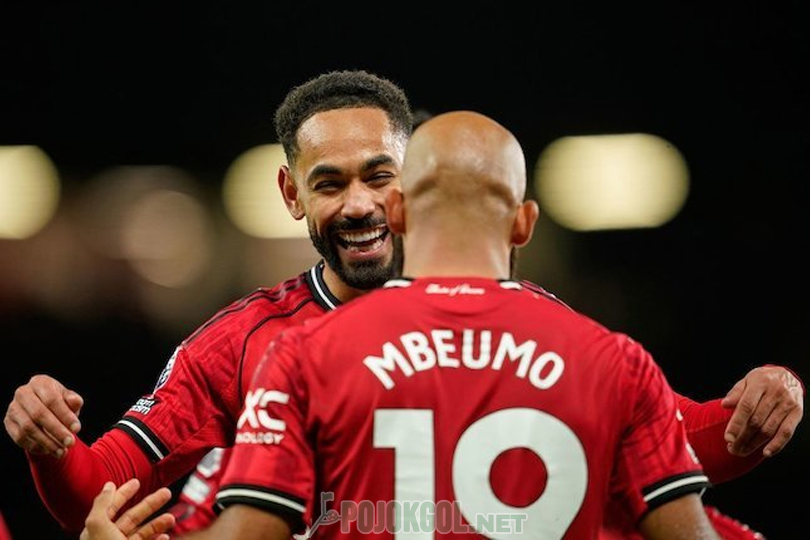 Matheus Cunha ngerayain gol perdananya di MU bareng Bryan Mbeumo, Sabtu (25-10-2025).