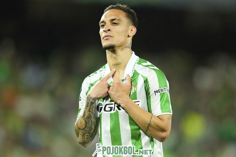 Momen Antony Beraksi Bareng Real Betis di Pertandingan UEFA Conference League 2024-2025.
