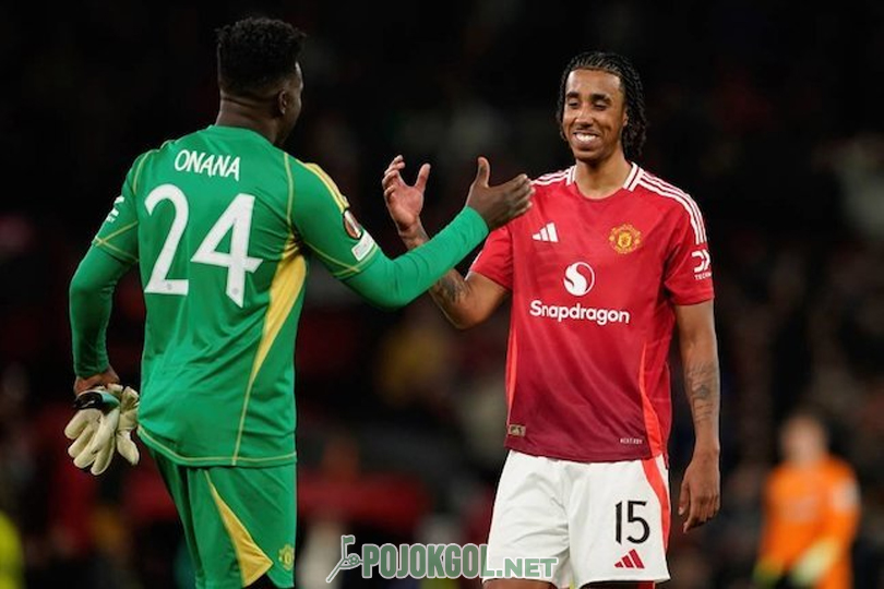Setelah pertandingan leg kedua semifinal Liga Europa 2024/2025 antara Manchester United melawan Athletic Bilbao, Jumat (9/5/2025) dini hari WIB, Andre Onana terlihat berjabat tangan dengan Leny Yoro.