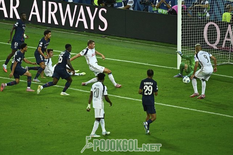 Bek Tottenham yang bernama Micky van de Ven sukses mencetak gol ke gawang PSG dalam ajang UEFA Super Cup 2025 pada hari Kamis (14 Agustus 2025).