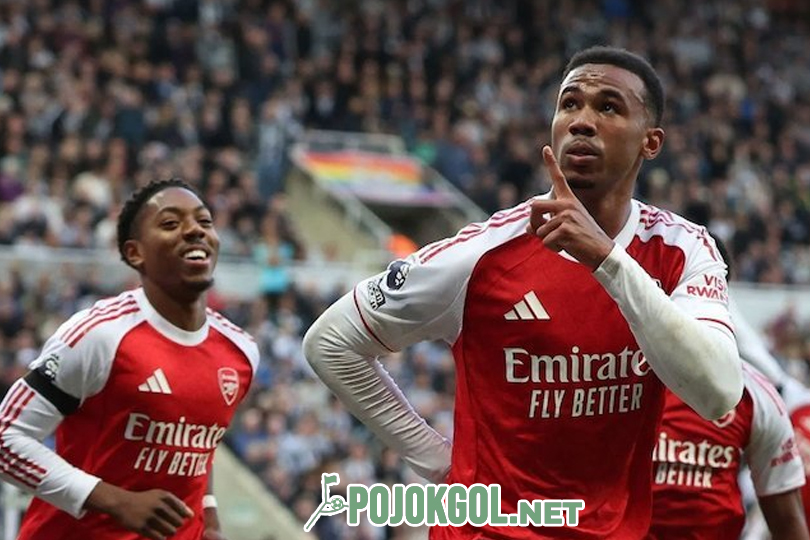 Gabriel Magalhaes (yang ada di sebelah kanan) sedang merayakan golnya ke gawang Newcastle pada hari Minggu (28-9-2025).