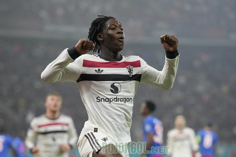 Kobbie Mainoo mengekspresikan kegembiraannya setelah mencetak gol saat Manchester United berhadapan dengan FCSB di Liga Europa pada hari Jumat, 31 Januari 2025 dini hari WIB.