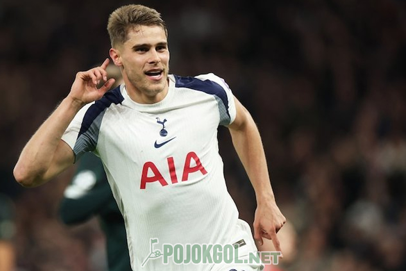 Micky van de Ven merayakan golnya di pertandingan Liga Champions antara Tottenham vs FC Copenhagen, pada hari Rabu (5 November 2025).
