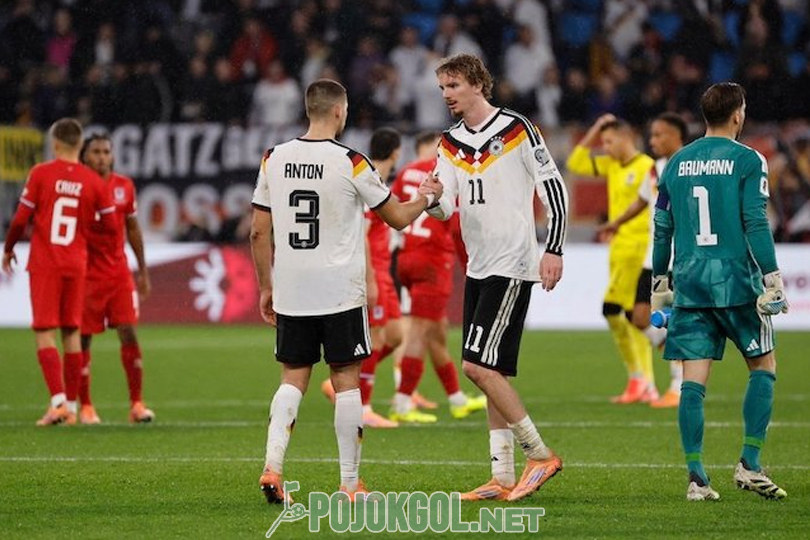 Nick Woltemade dan Waldemar Anton bersorak gembira merayakan kemenangan Jerman atas Luksemburg di kualifikasi Grup A Piala Dunia 2026, Sabtu, 15 November 2025.