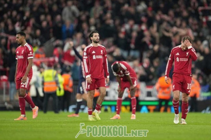 Para pemain Liverpool menunjukkan ekspresi mereka setelah peluit akhir dibunyikan dalam pertandingan Liga Champions melawan PSV pada hari Kamis, 27 November 2025.