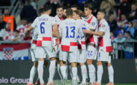 Pemain-pemain Kroasia tampak gembira merayakan gol yang mereka cetak saat melawan Kepulauan Faroe di laga kualifikasi Grup L Piala Dunia 2026, hari Sabtu, 15 November 2025.