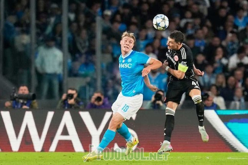 Antonio Conte, pelatih Napoli, terpantau berada di tepi lapangan selama pertandingan Serie A melawan Inter Milan pada hari Sabtu, 25 Oktober 2025.