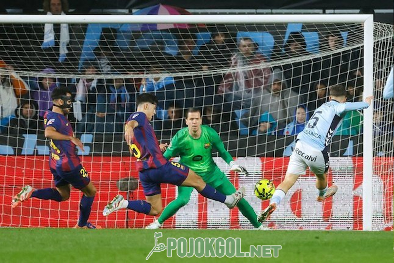 Sergoi Carreira (di sebelah kanan) mencatatkan namanya di papan skor saat pertandingan Celta Vigo melawan Barcelona, Senin (10-11-2025) lalu.