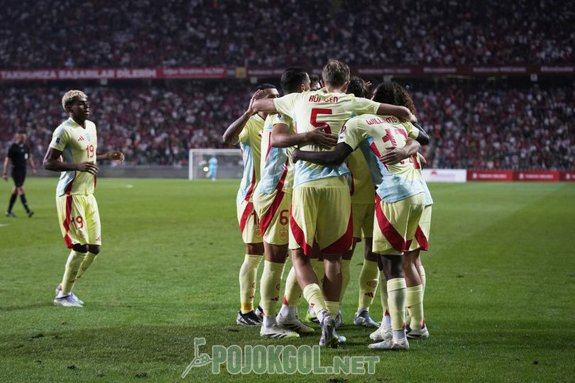 Tim Spanyol bersorak gembira merayakan gol Pedri saat melawan Turki di Torku Arena pada hari Senin, 8 September 2025.