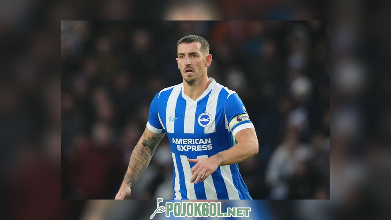 Aksi kapten Brighton, Lewis Dunk, ketika berduel menghadapi West Ham di tanggal 7 Desember 2025.