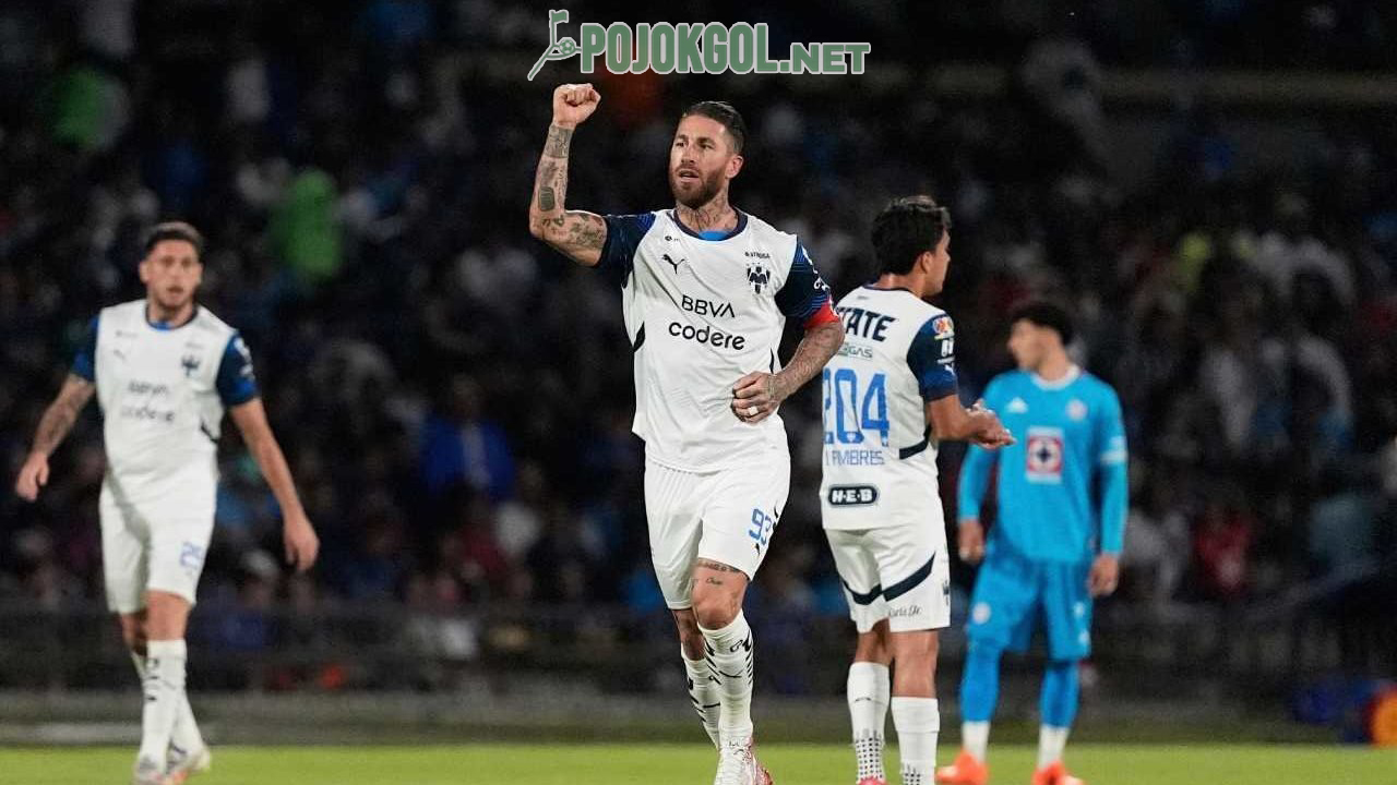 Bintang Monterrey, Sergio Ramos, tampak gembira merayakan gol pertama yang ia lesakkan saat timnya bertanding di Liga Meksiko melawan Cruz Azul pada 8 Maret 2025.