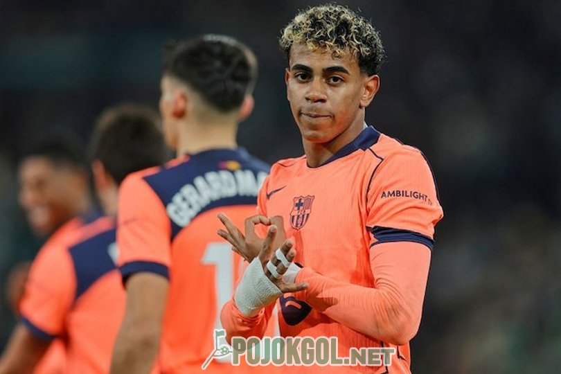 Ekspresi Lamine Yamal usai mencetak gol dari titik putih ke gawang Real Betis, Minggu (7-12-2025)