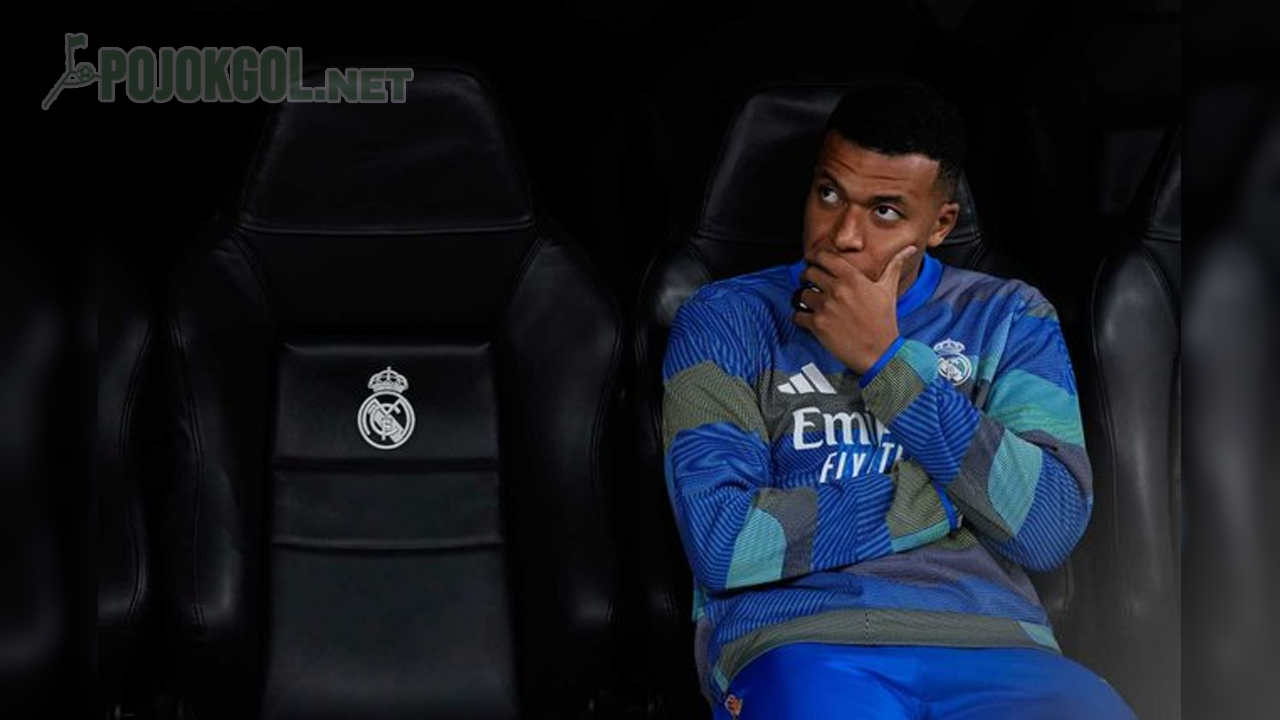 Kylian Mbappe, pemain Real Madrid, terlihat di bangku cadangan sebelum dimulainya pertandingan Liga Champions menghadapi Manchester City pada Kamis, 11 Desember 2025.