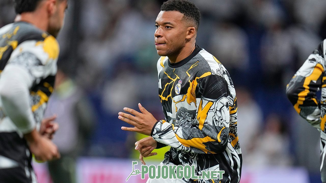 Kylian Mbappe sedang melakukan pemanasan