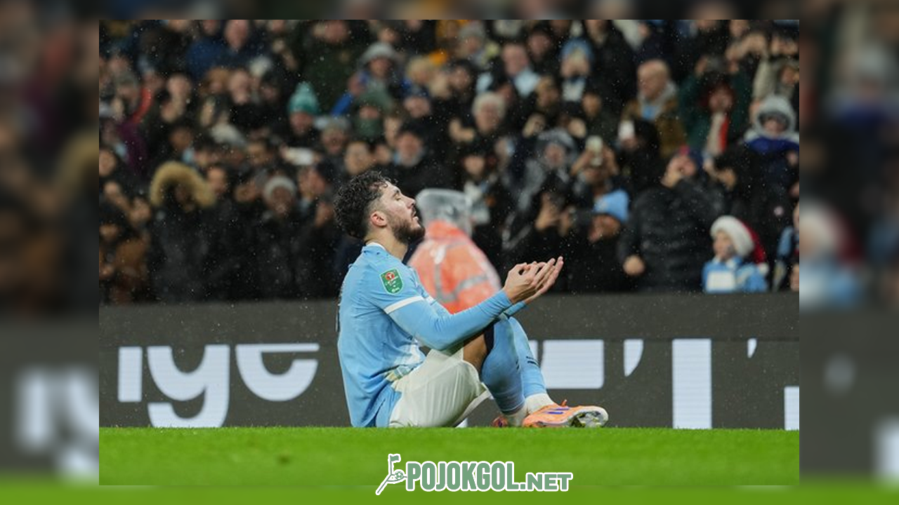 Momen Rayan Cherki merayakan golnya di pertandingan Carabao Cup saat Manchester City berhadapan dengan Brentford, Kamis (18-12-2025).