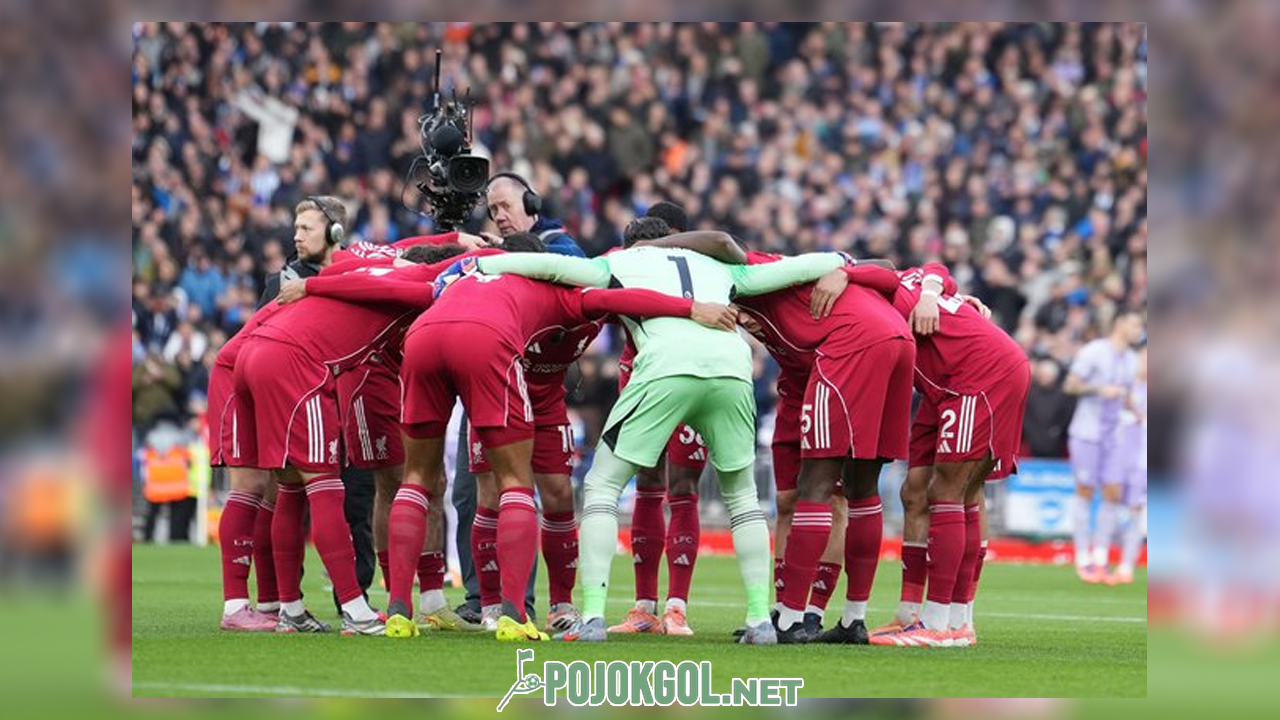 Para pemain Liverpool lagi ngobrol bareng buat persiapan sebelum main lawan Brighton, Sabtu (13-12-2025).