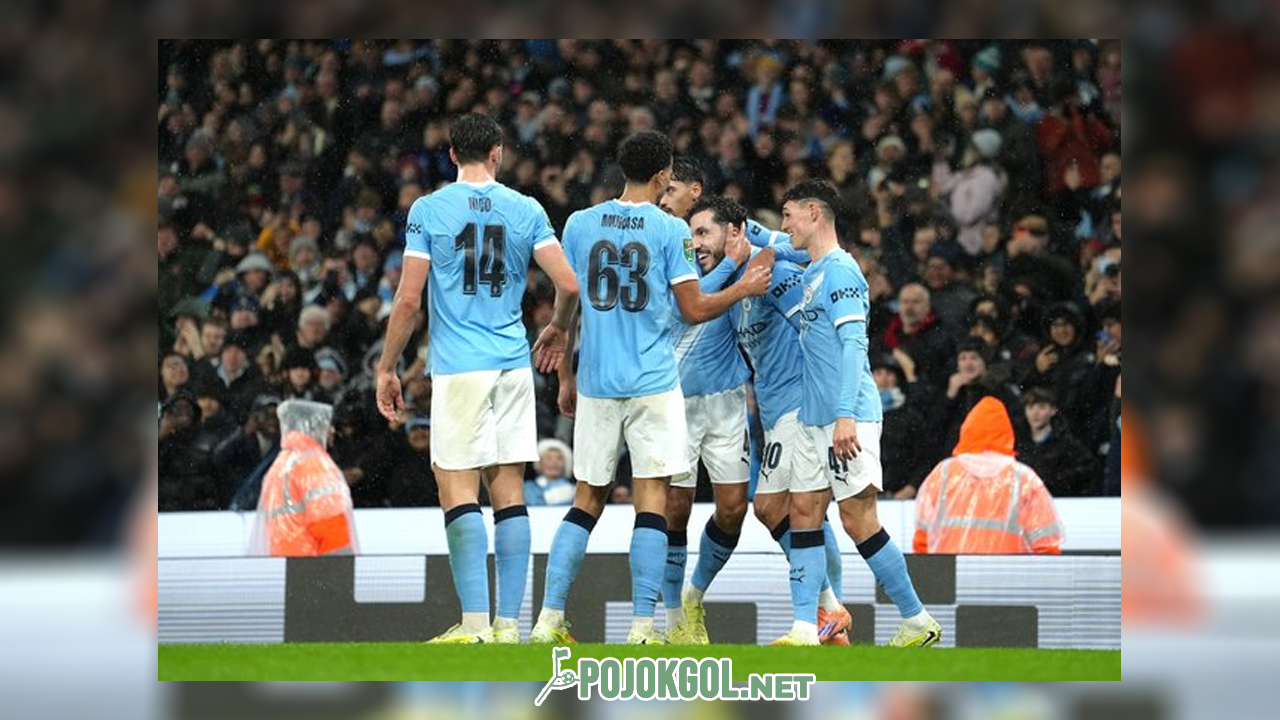 Para pemain Manchester City tampak bersuka cita merayakan gol yang dicetak Rayan Cherki ke gawang Brentford di laga Carabao Cup, Kamis (18-12-2025).