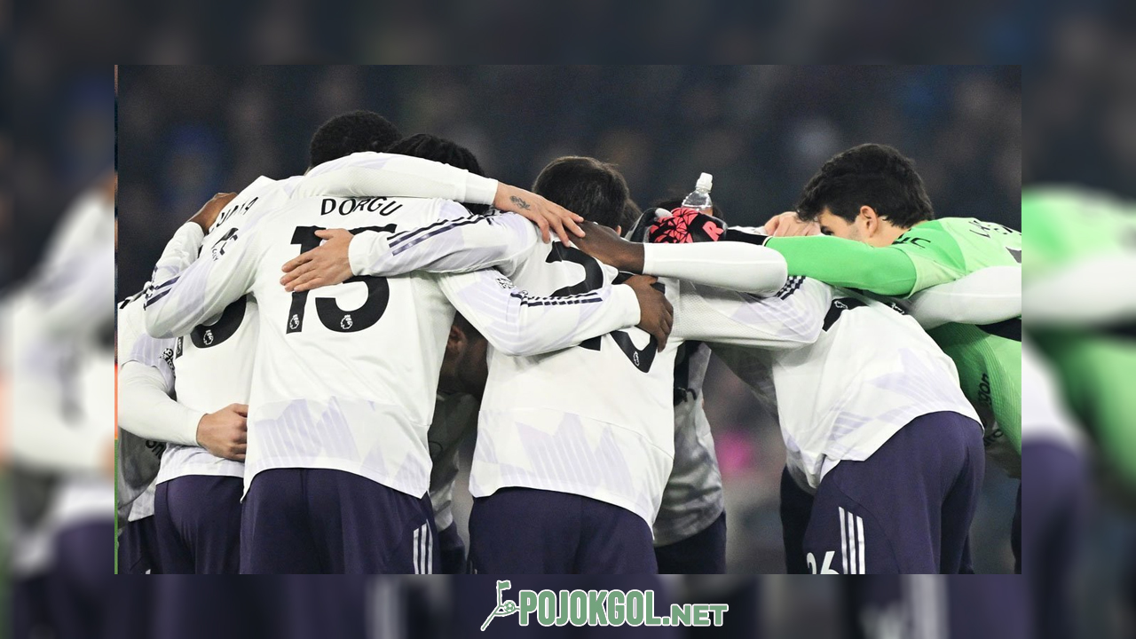 Para pemain Manchester United menyempatkan kumpul bareng sebentar sebelum mulai tanding lawan Aston Villa.