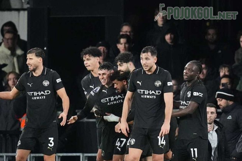 Pemain-pemain Manchester City tampak gembira merayakan gol yang dicetak oleh Phil Foden saat melawan Fulham di Premier League pada hari Rabu, 3 Desember 2025.