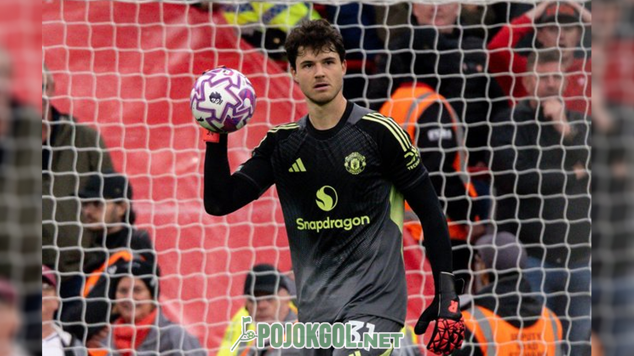 Senne Lammens, penjaga gawang dari Manchester United.