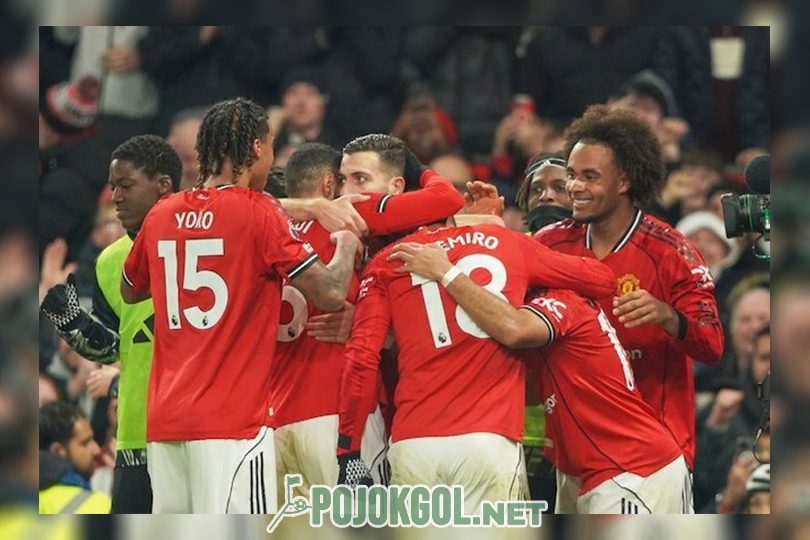 Skuad Manchester United merayakan gol Diogo Dalot ke gawang West Ham, Jumat (5-12-2025)
