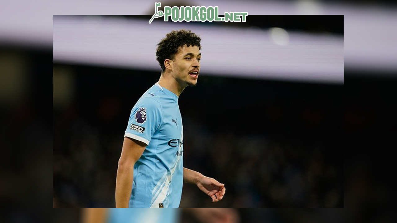 Aksi bek muda milik City, Max Alleyne, saat mengawal pertahanan timnya melawan Brighton di Liga Inggris, 8 Januari 2026.