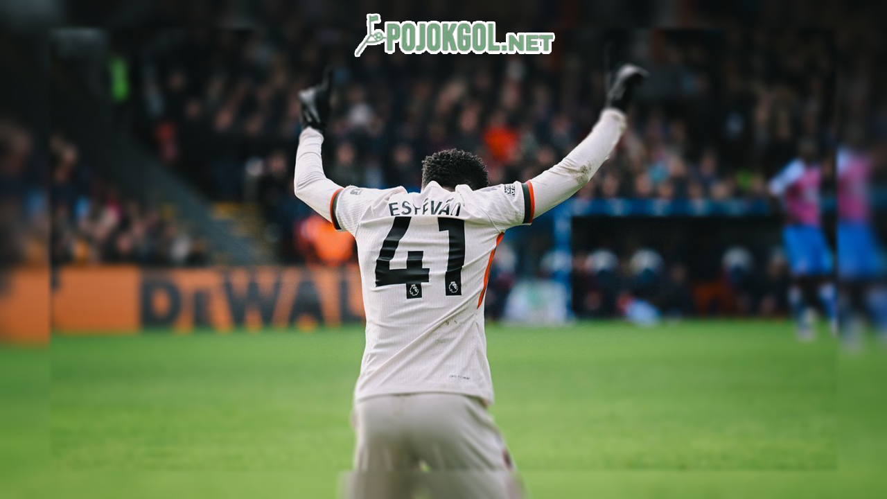 Gaya selebrasi Estevao Willian setelah sukses menyarangkan bola ke gawang Crystal Palace pada 25 Jan 2026.