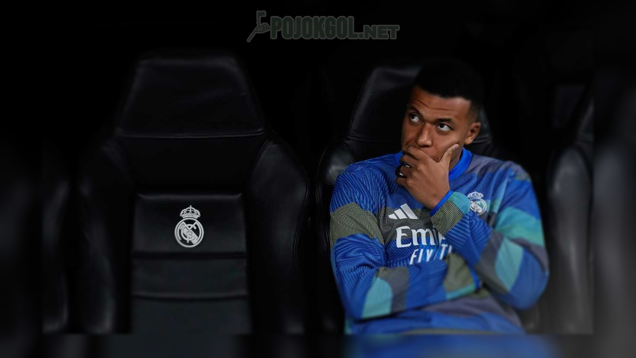 Kylian Mbappe, bintang Real Madrid, terlihat cuma duduk di bangku cadangan pas mau tanding lawan Manchester City di Liga Champions hari Kamis, 11 Desember 2025.