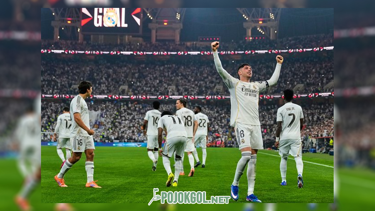 Momen Federico Valverde (depan) merayakan golnya saat Real Madrid menghadapi Atletico Madrid di babak semifinal Supercopa de Espana, 8 Januari 2026.