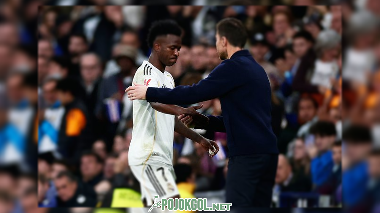 Momen akrab pelatih Real Madrid, Xabi Alonso, saat bersalaman dengan Vinicius Junior.