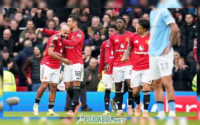 Para penggawa Manchester United ikut gembira merayakan gol yang dicetak Bryan Mbeumo ke gawang Man City di Old Trafford pada pekan ke-22 Premier League musim 2025-2026.