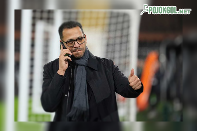 Pelatih Chelsea, Liam Rosenior, memberikan arahan sebelum laga Liga Inggris lawan Fulham di Craven Cottage pada 8 Jan 2026.