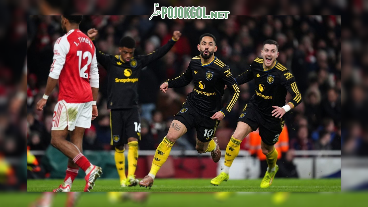 Penyerang Manchester United, Matheus Cunha, merayakan gol ketiganya saat laga kontra Arsenal di London pada Minggu, 25-01-2026.