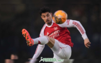 Punggawa Arsenal, Kai Havertz, mengontrol bola saat berlaga di putaran ketiga Piala FA melawan Portsmouth pada Minggu (11-1-2026)