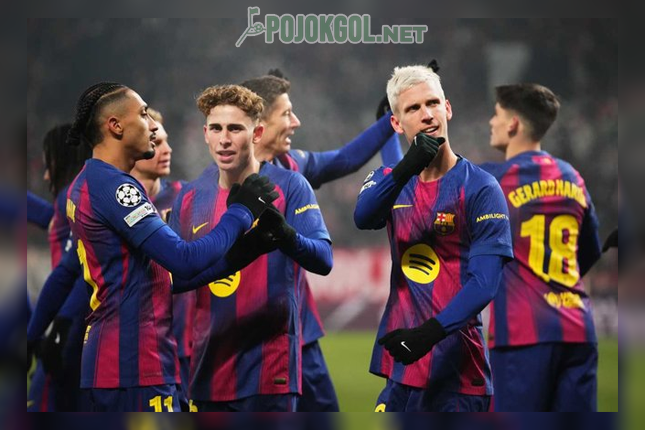 Gelandang Barcelona, Dani Olmo (kanan), merayakan gol ketiga timnya pas lawan Slavia Praha di Liga Champions, Kamis, 22 Januari 2026.