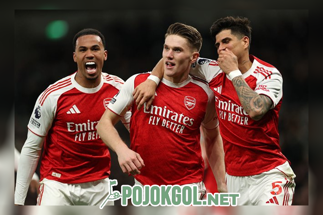 Momen selebrasi trio pemain Arsenal Gabriel Magalhaes, Viktor Gyoekeres, dan Piero Hincapie saat merayakan gol mereka ke gawang Tottenham pada laga tanggal 22 Februari 2026.