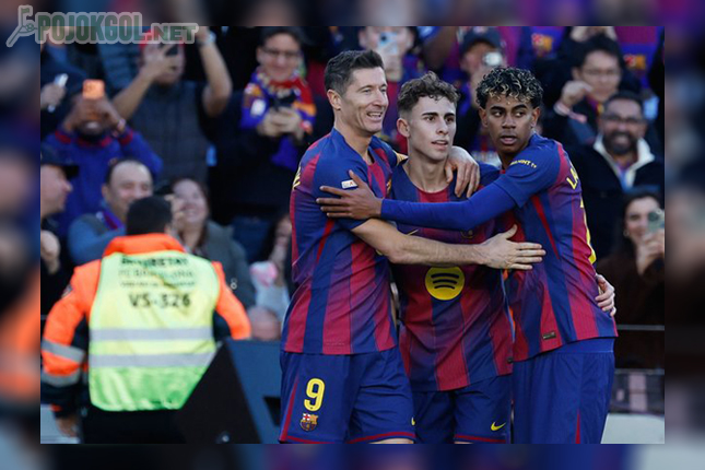 Robert Lewandowski (kiri) merayakan golnya bersama Fermin Lopez (tengah) dan Lamine Yamal saat Barcelona menjamu Mallorca di La Liga pada 7 Februari 2026.