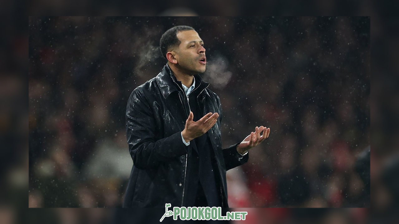 Sosok di balik kemudi Chelsea, Liam Rosenior.