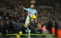 Bintang Manchester City, Bernardo Silva, terlihat sedang mengontrol bola dalam laga Premier League kontra Newcastle pada Minggu (22-2-2026) dini hari WIB.