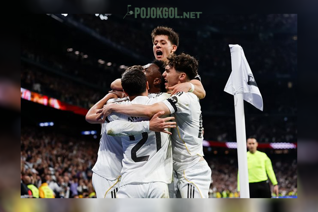 Momen Vinicius Junior merayakan golnya bareng skuad Real Madrid setelah mengoyak gawang Atletico Madrid di Bernabeu, 23 Maret 2026.