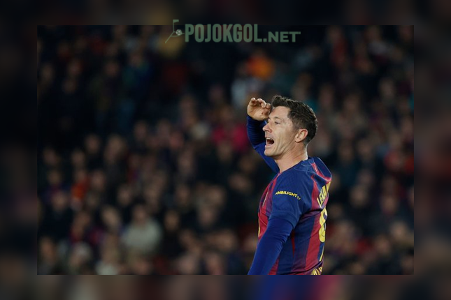Momen ekspresi Robert Lewandowski tertangkap kamera saat membela Barcelona melawan Eintracht Frankfurt di ajang Liga Champions, Selasa, 9 Desember 2025.